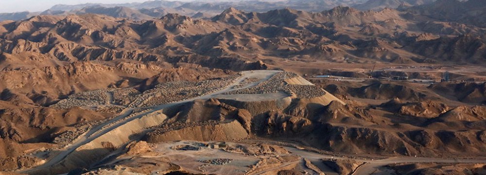 جذب سرمایه با تجمیع زون های اکتشافی سیستان و خراسان جنوبی، سرعت می گیرد/ ایمیدرو منتظر پیشنهاد ها است