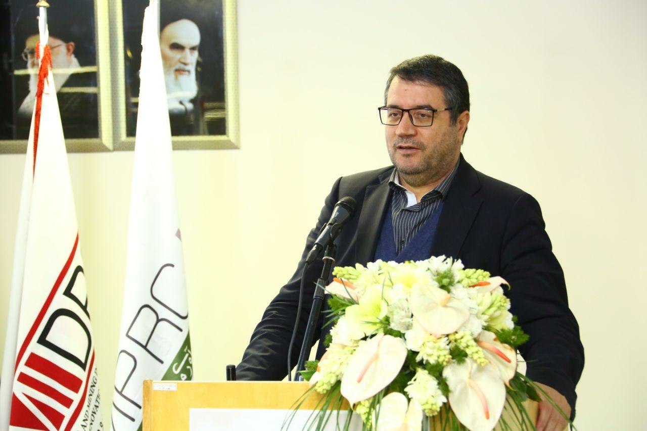 طرح&zwnj;های توسعه فولاد مبارکه باید زیر چتر حمایتی قرار گیرد