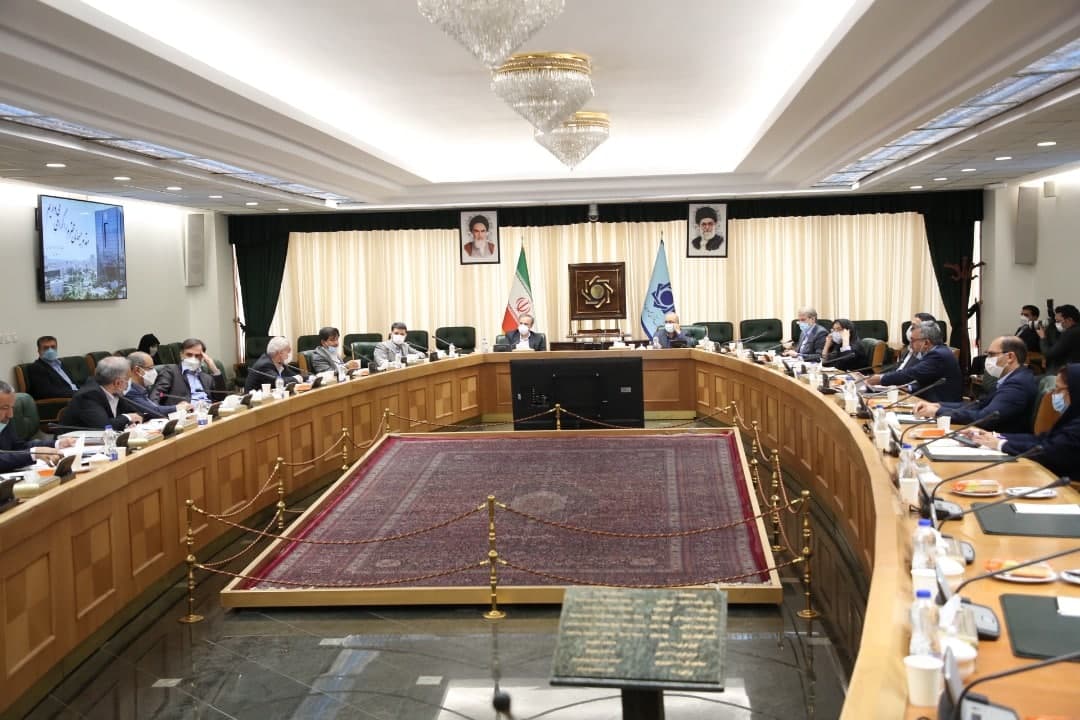 ​به منظور بررسی و رفع مسائل بانکی مربوط به حوزه تولید و تجارت بین&zwnj;الملل، جلسه&zwnj;ای مشترک بین وزارت صنعت، معدن و تجارت و بانک مرکزی برگزار شد. 