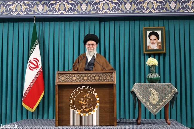 رهبر انقلاب اسلامی سال ۱۴۰۱ را سال &laquo;تولید؛ دانش&zwnj;بنیان، اشتغال&zwnj;آفرین&raquo; نامگذاری کردند