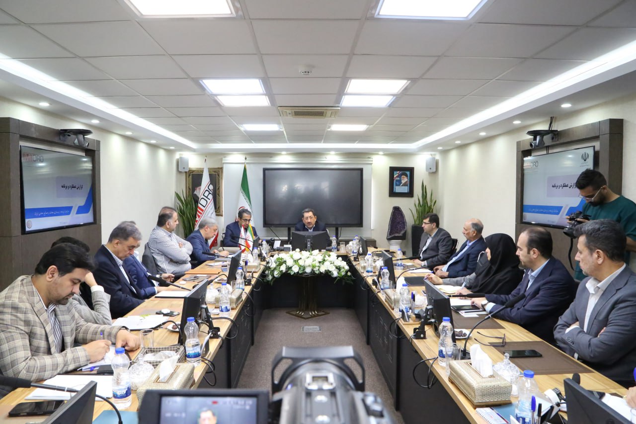 Six commands from the Minister of Industry, Mine and Trade to large mining companies; from the development of explorations/ to investment in gas fields.