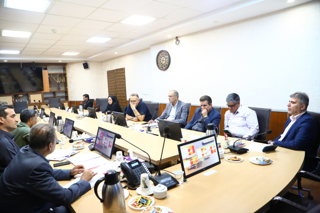 .Fattahi: Taking advantage of guidance from Expert Consultants in Targeted Exploration