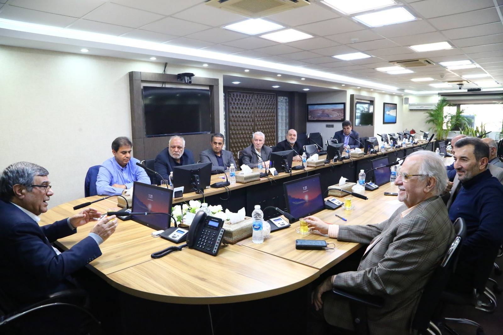 Samiei-Nejad's exchanges ideas meeting with all former heads of IMIDRO