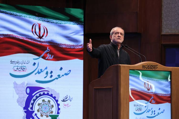 رئیس&zwnj;جمهور در همایش روز ملی صنعت و معدن: برق دولت برود، اما برق صنایع برای تولید خاموش نشود